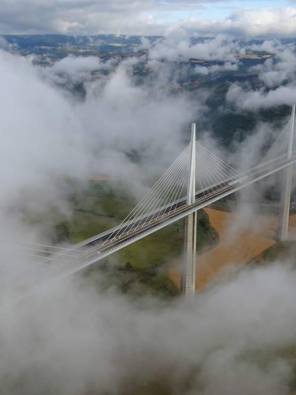 L'A75 : sur la route du viaduc de Millau