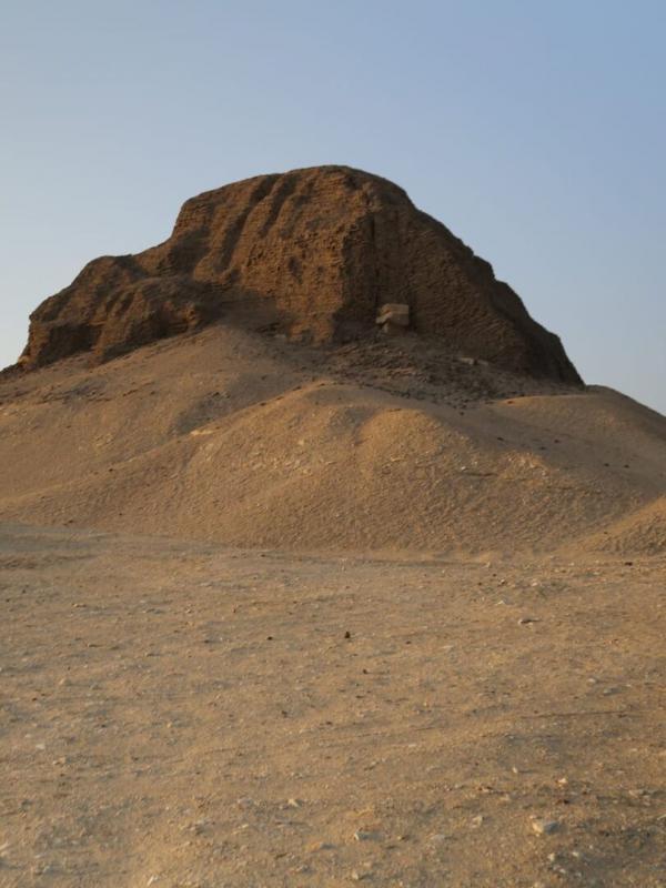 Egypte, une pyramide sur les eaux