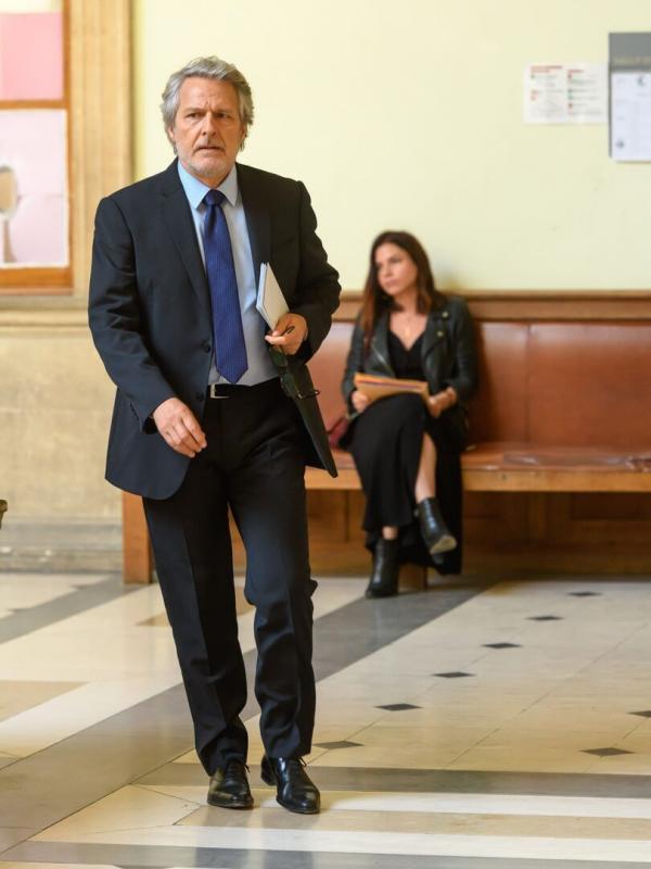 La stagiaire S4 E6
