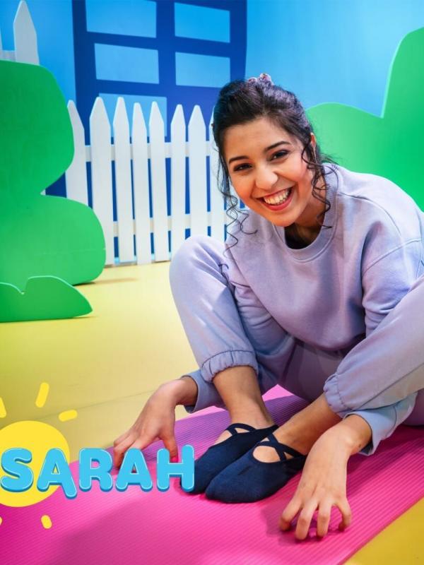 Sarah doet yoga