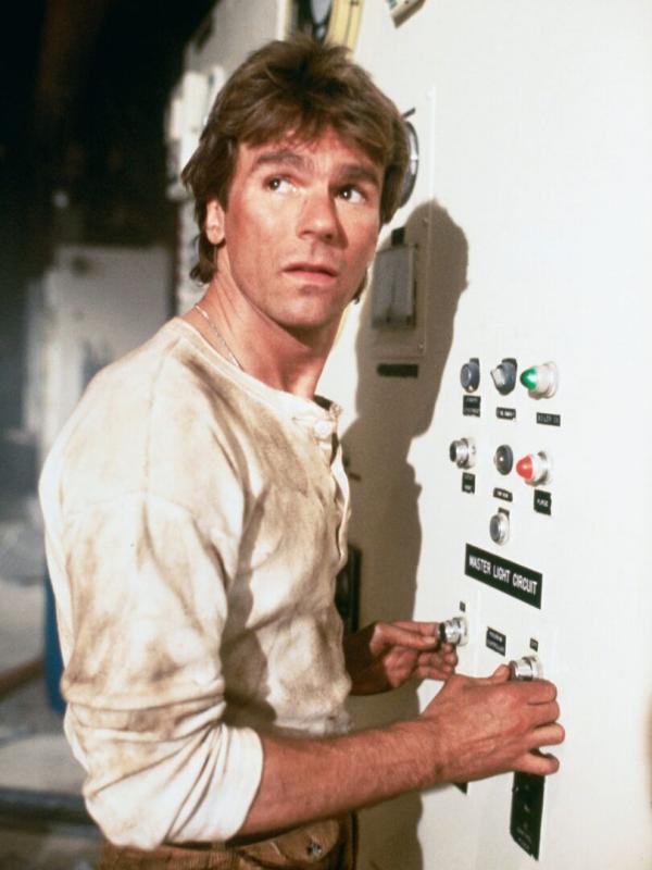 MacGyver S1 E1