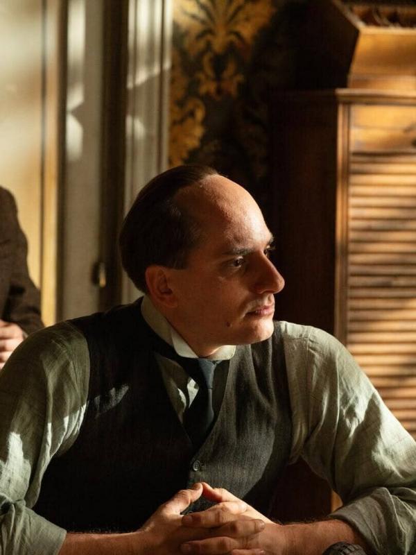 Mussolini: son of the century S1 E1