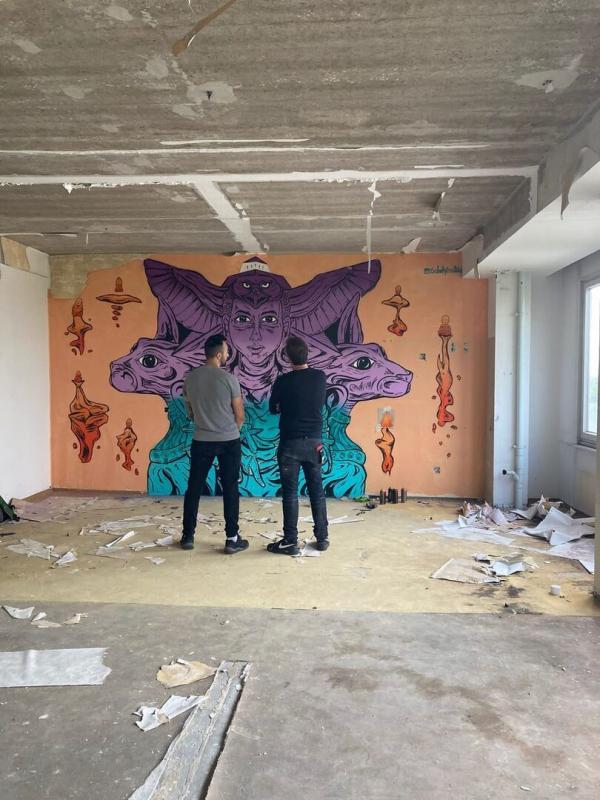 Sur les murs