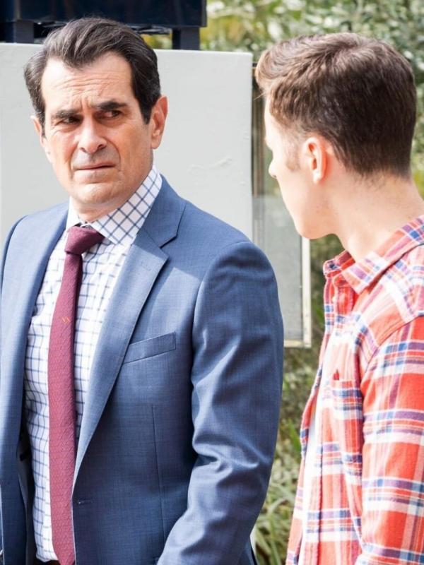 Modern Family S10 E16