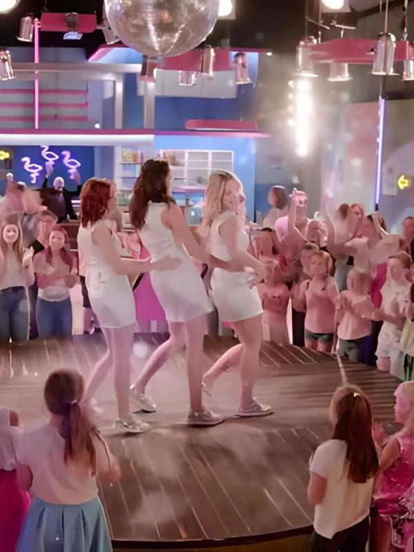 K3 Roller Disco S1 E2