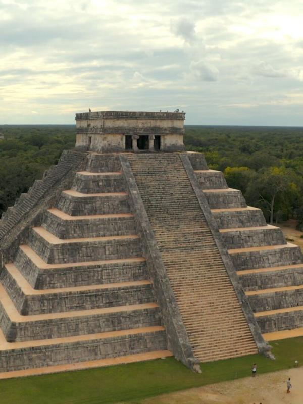 Chichén Itzá : enquête sur l'énigme de la chute des Mayas