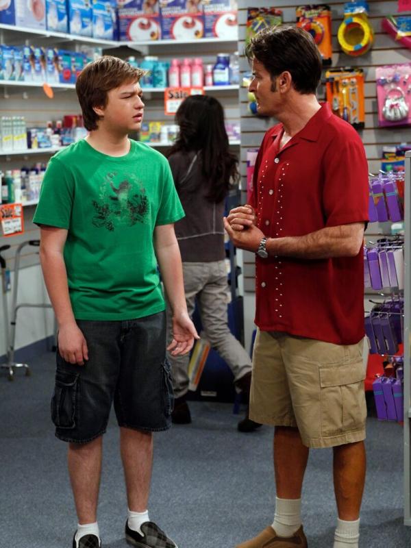 Two and a Half Men S7 E22