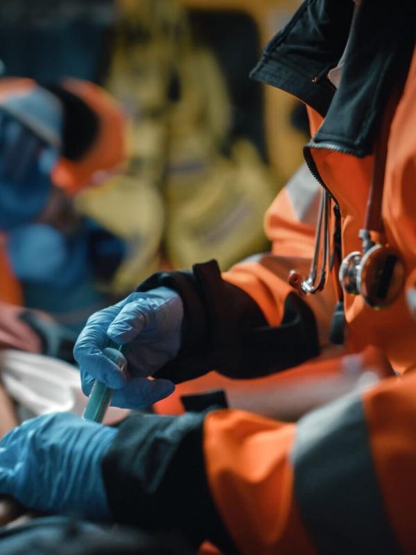 NPO Doc: Blauw Licht - Herinneringen van een Ambulancebroeder