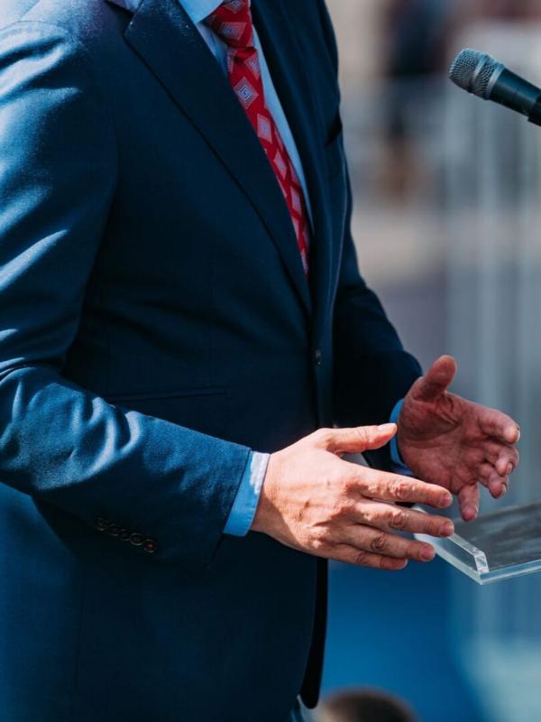 NOS Gesprek minister-president met gebarentaal