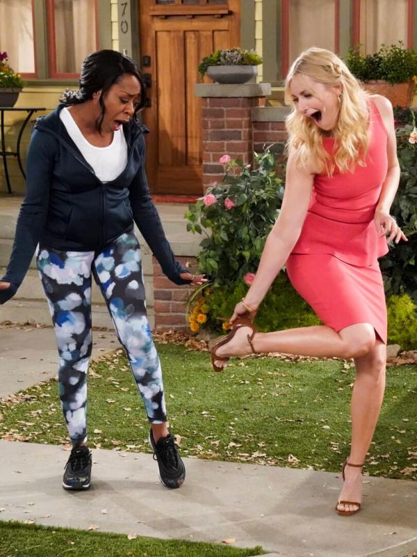 The Neighborhood S4 E8