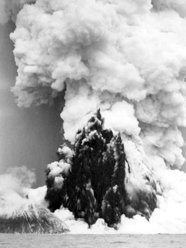 Du fond de l'océan une île nouvelle : Histoires de Surtsey