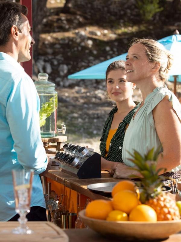 Camping Paradis S12 E3