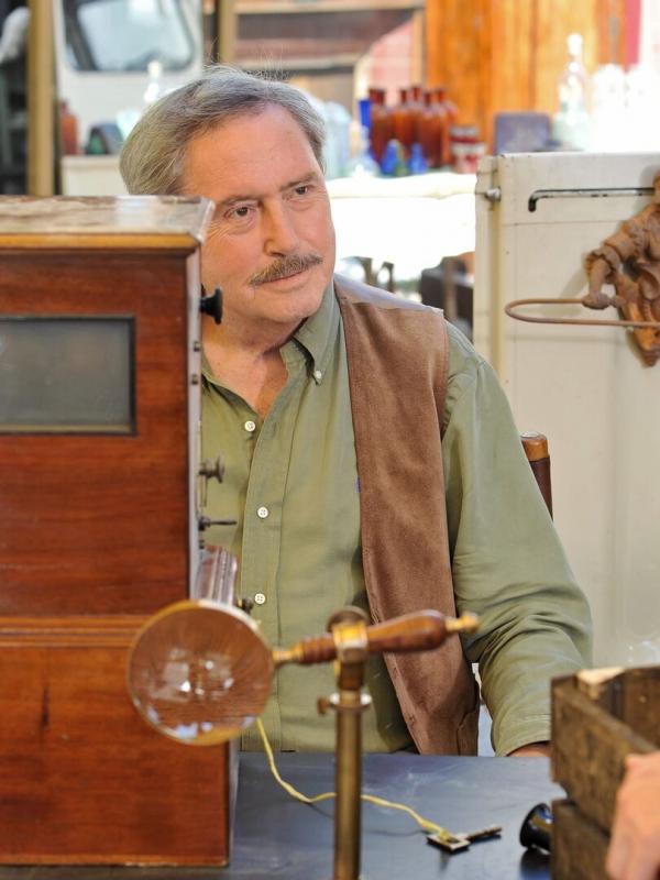 Louis la Brocante S12 E1