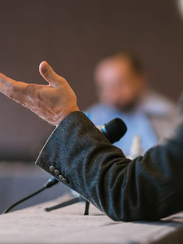 Opinions, Les Engagés