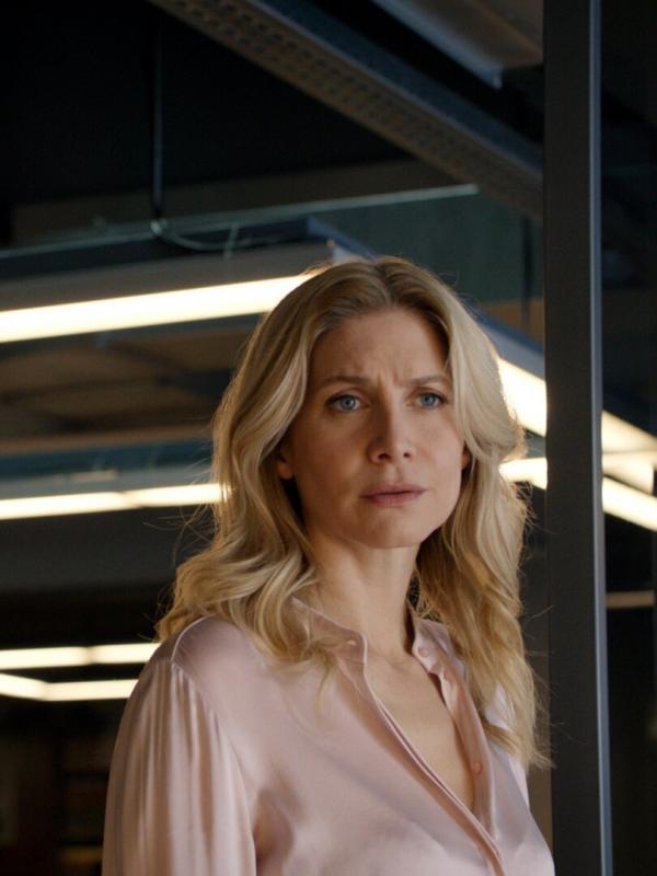 Crossing Lines S3 E10