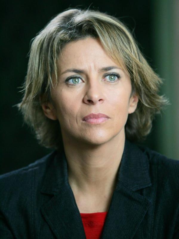 Une femme d'honneur S9 E2