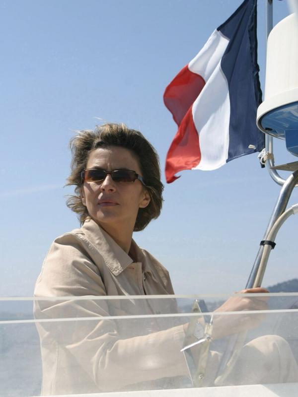 Une femme d'honneur S8 E1