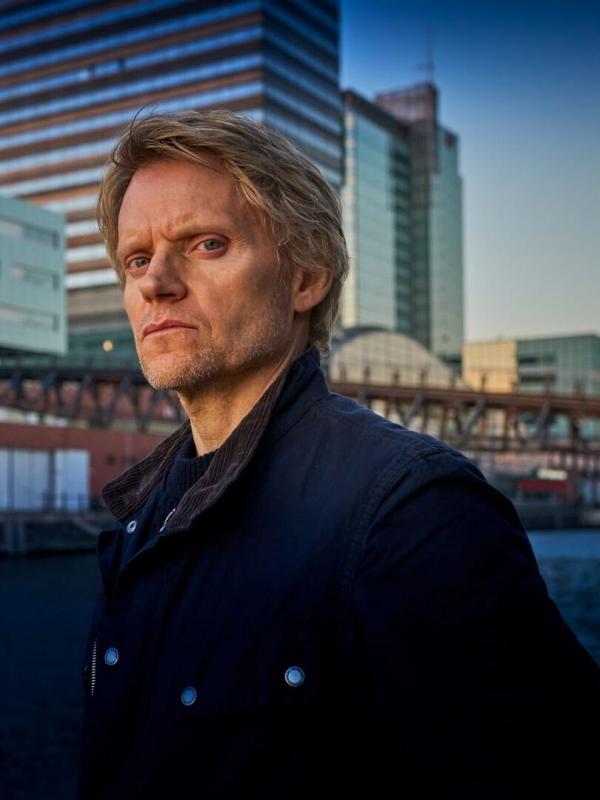 Les enquêtes du commissaire Van der Valk S3 E1