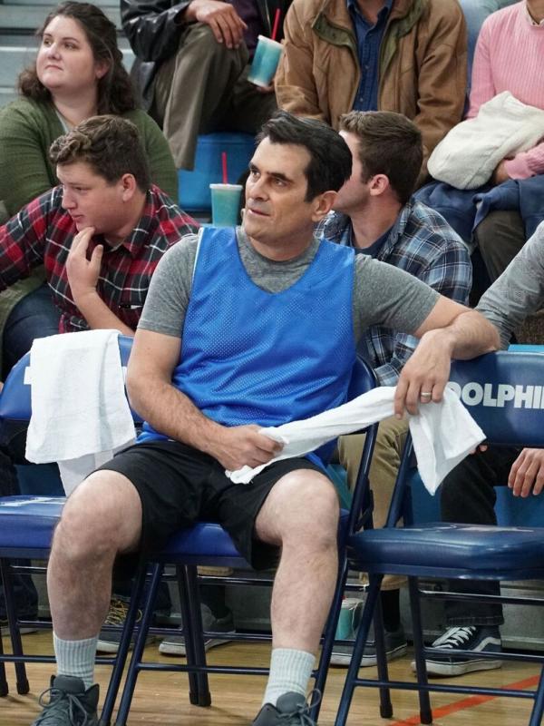 Modern Family S8 E16