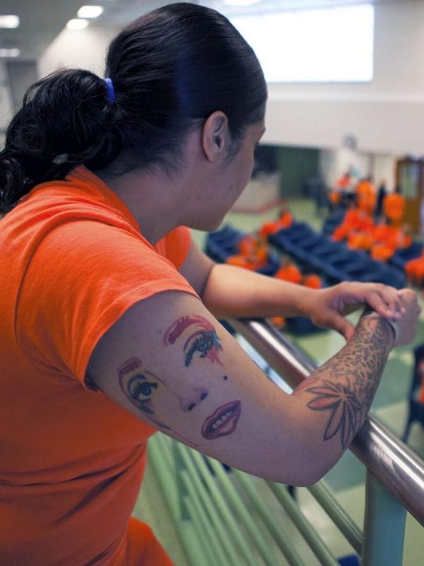 Prison Girls : Life Inside