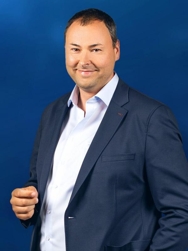 Coûte que coûte, le bureau des arnaques