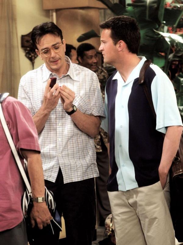 Friends S9 E8