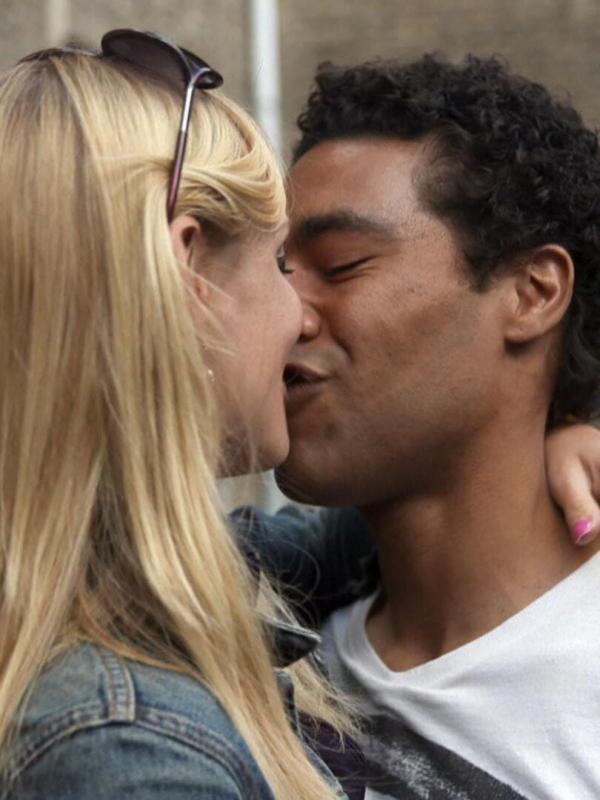 Achter Gesloten Deuren