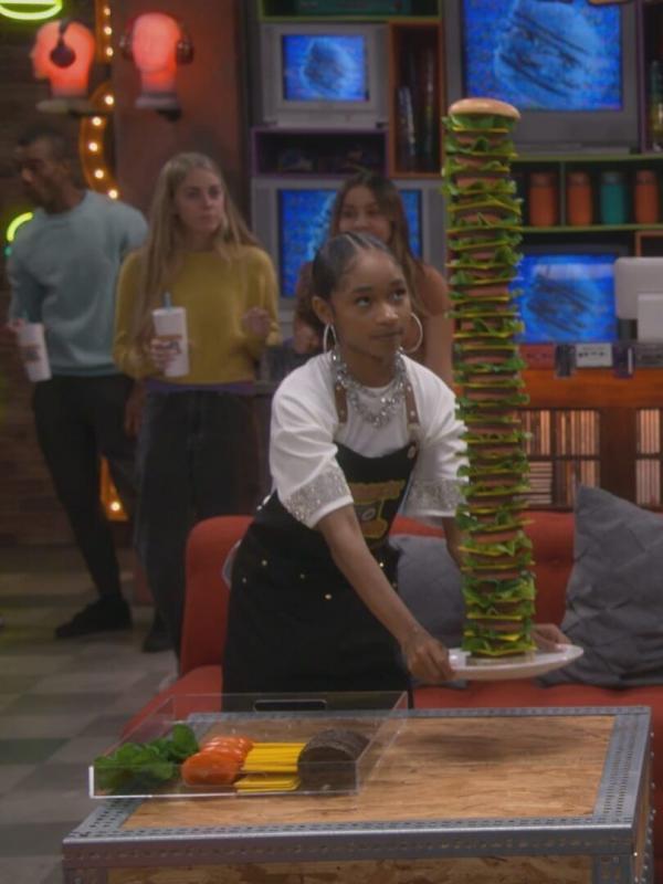 Lay Lay dans la place S2 E3