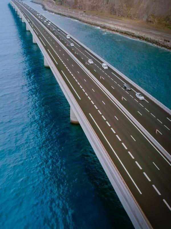 Ile de la Réunion, l'incroyable route qui défie l'océan