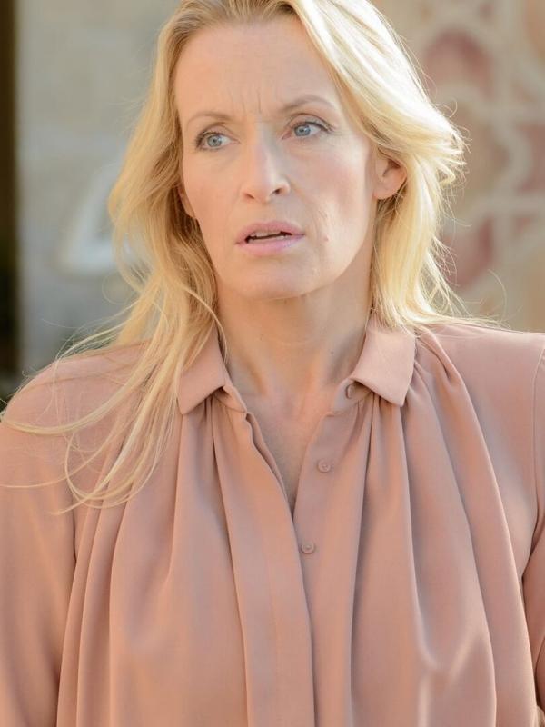 Crossing Lines S1 E5