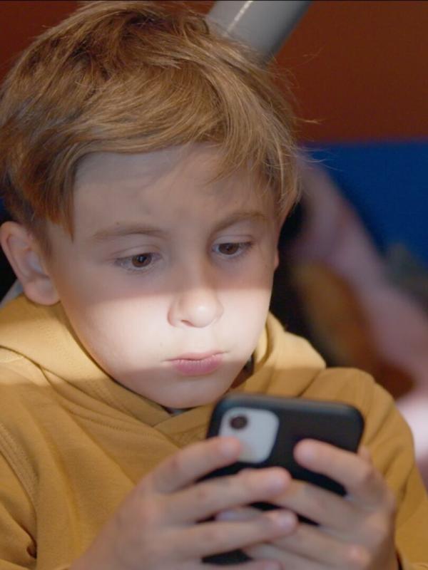 Enfants influenceurs : une vie sur les réseaux