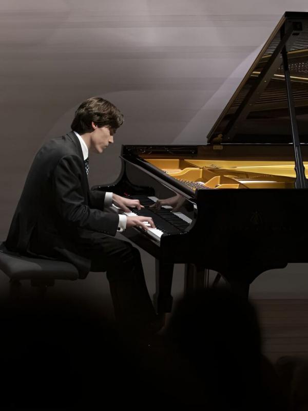 Jaeden Izik-Dzurko : Medtner, Ravel, Rachmaninov - Fondation Louis Vuitton