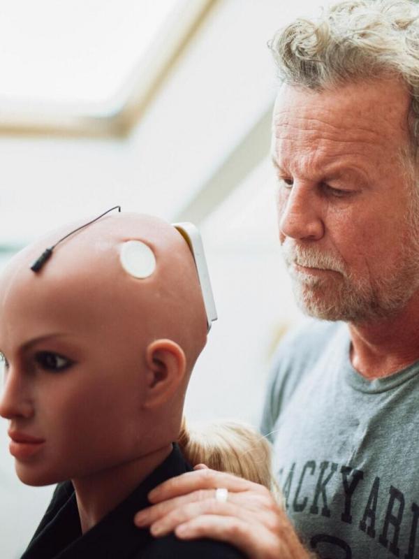 JENKE. Experiment Liebe: Von Dating App bis Sex-Roboter - Wie lieben wir in Zukunft?