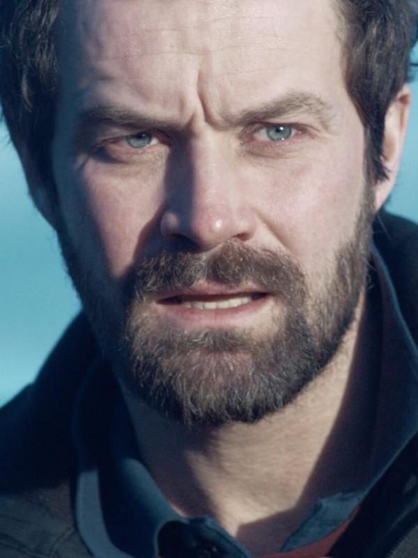 Meurtre au pied du volcan S1 E1