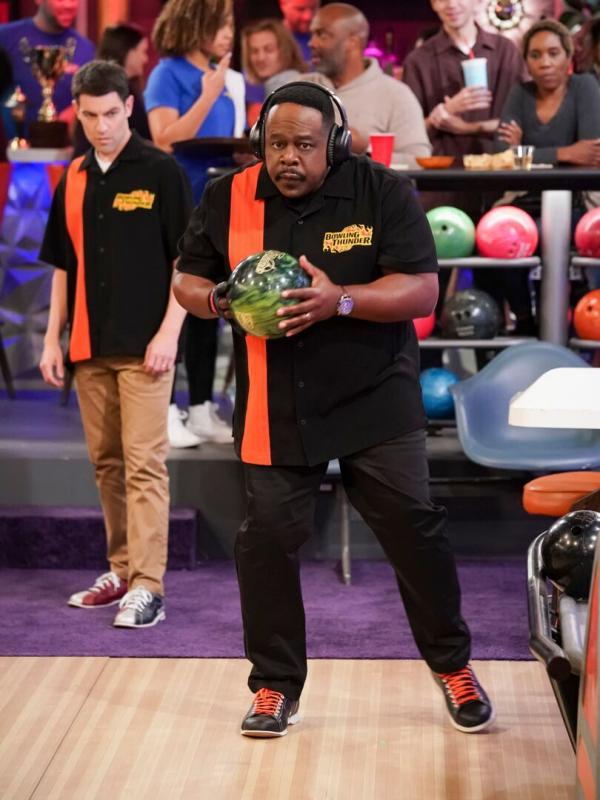 The Neighborhood S2 E8