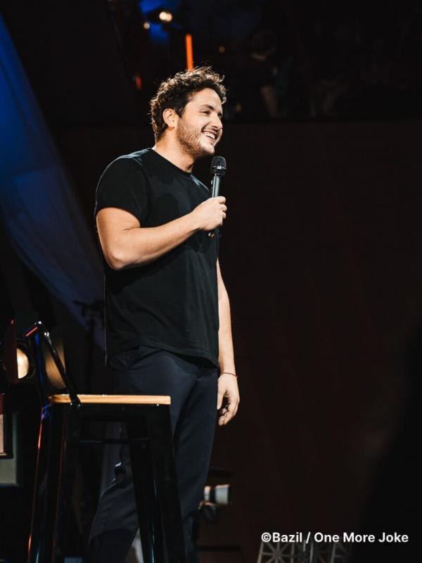 One More Joke à la tour Eiffel