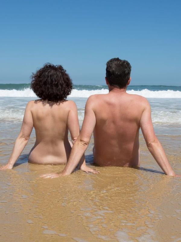 Des nudistes bien chauds