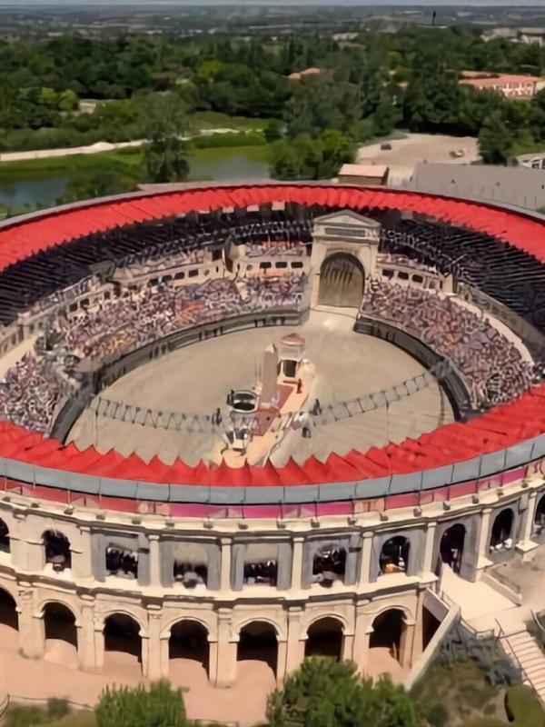 Puy du Fou : le génie des spectacles révélé