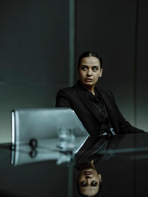 The Agency S1 E3