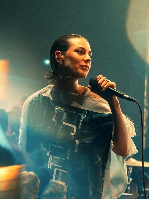 Adé en concert à la Flèche d'Or