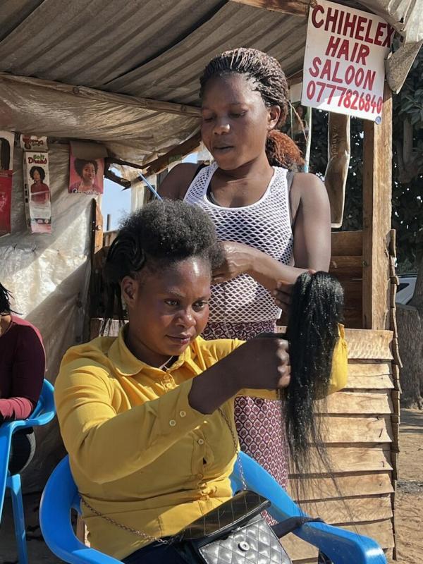 Zimbabwe, l'art des tresses africaines