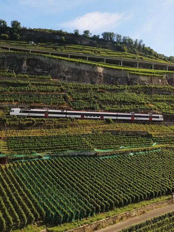 En train à travers la Suisse