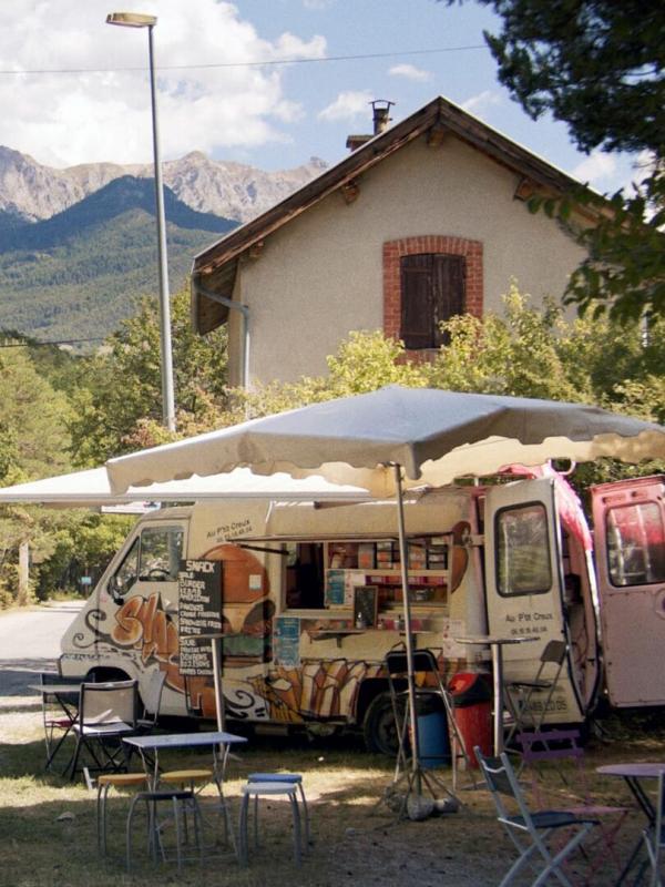 Carine et le camion à frites