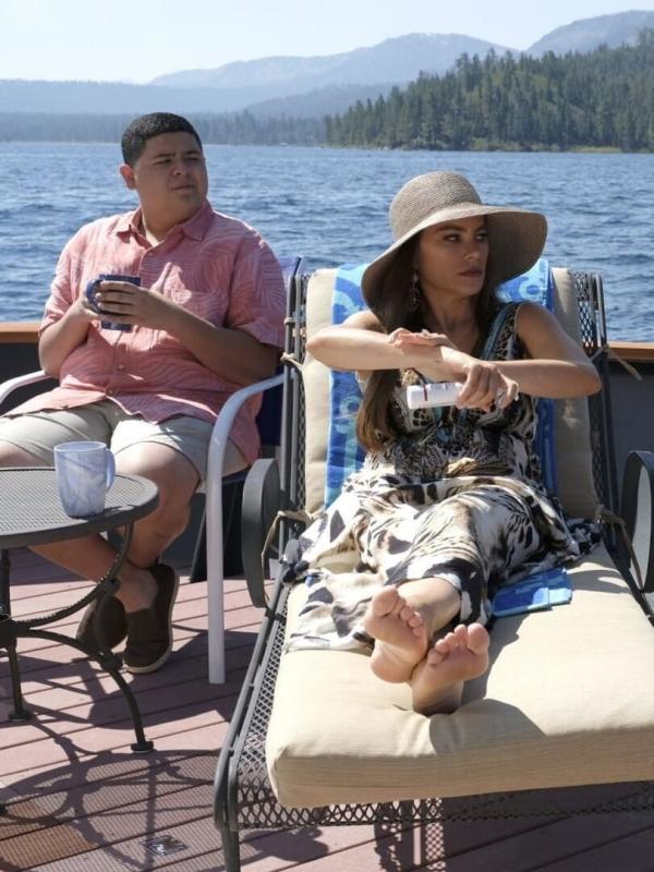 Modern Family S9 E1