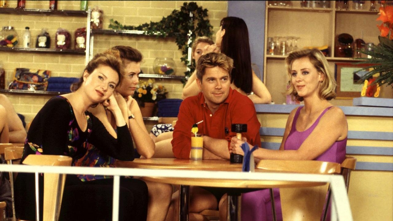 Les Filles d'à côté S1 E53