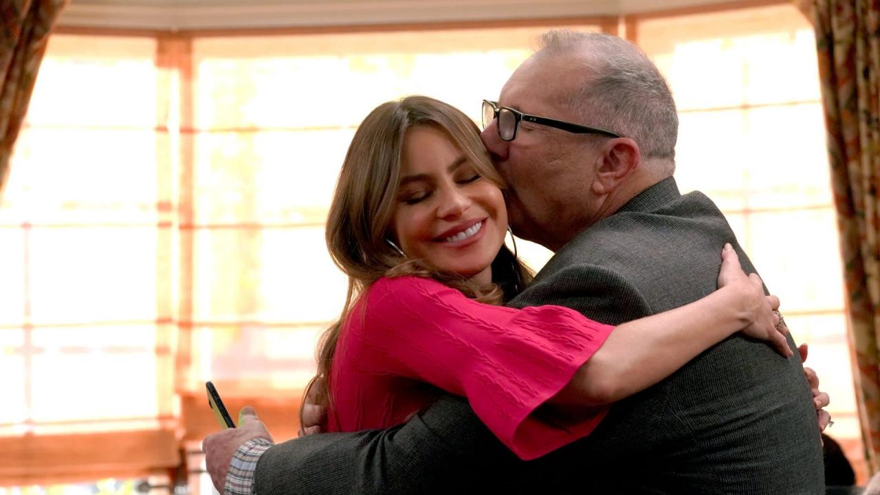 Modern Family S10 E20