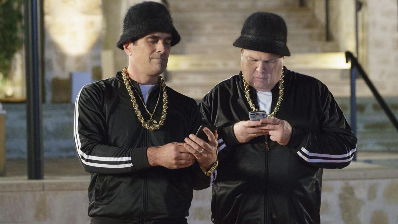 Modern Family S9 E16