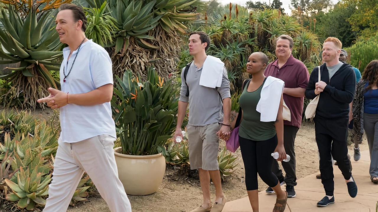 Modern Family S9 E17