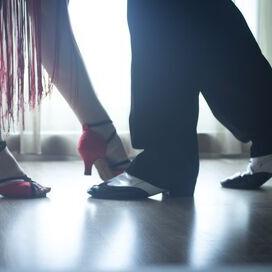 Danse des pieds des mains